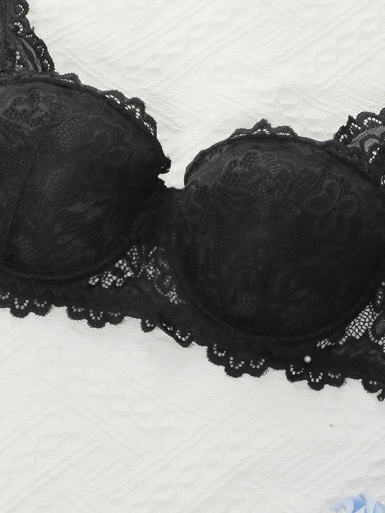 Moda feminina;
Lingerie;
Sutiã;
Calcinha;
Renda;
Conjunto lingerie;
Sutiã Confortável;
Conjunto lingerie de renda;
Sutiã com Bojo