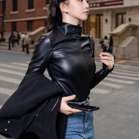 Blusa de Manga Comprida em Couro Orgânico Duda