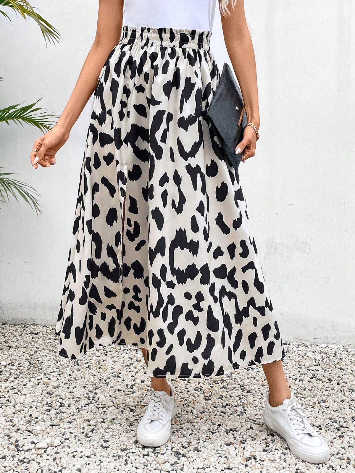 Saia longa;
Saia midi;
Saia curta;
Saia floral;
Saia com fenda;
Verão;
verão 2025;
moda feminina;
mulher moderna;
mulher elegante;
saia de festa;
saia para formatura;
saia para casamento;
saia preta;
saia branca;
saia trespassada;