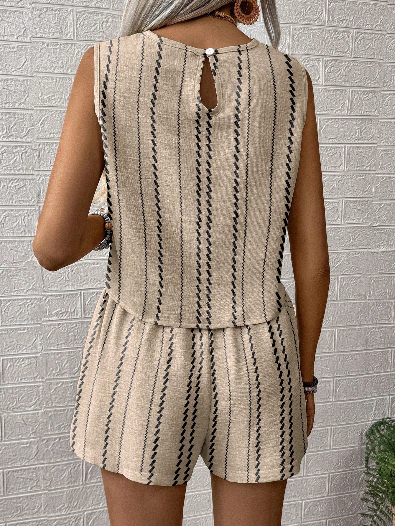 Conjuntos Femininos
 Conjunto Saia e Blusa
  Conjunto Cropped e Saia
 Conjunto de Duas Peças
 Conjunto Casual Feminino
 Conjunto Elegante
 Conjunto para Festa
Conjunto de Shorts e Top
  Conjunto de Tricô
 Conjunto de Verão Feminino
 Conjunto de Inverno Feminino
 Conjunto Plus Size
 Conjunto de Roupa de Praia
 Conjunto de Roupa Esportiva Feminina
Conjunto com Estampa Floral
Moda femenina
Verão2025
Moda
Estilo
Verao
Verão2025
Verão
Conjuntos de verao